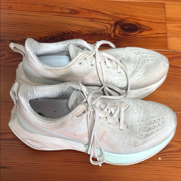 ASICS Novablast 4 - Picture 2 of 6